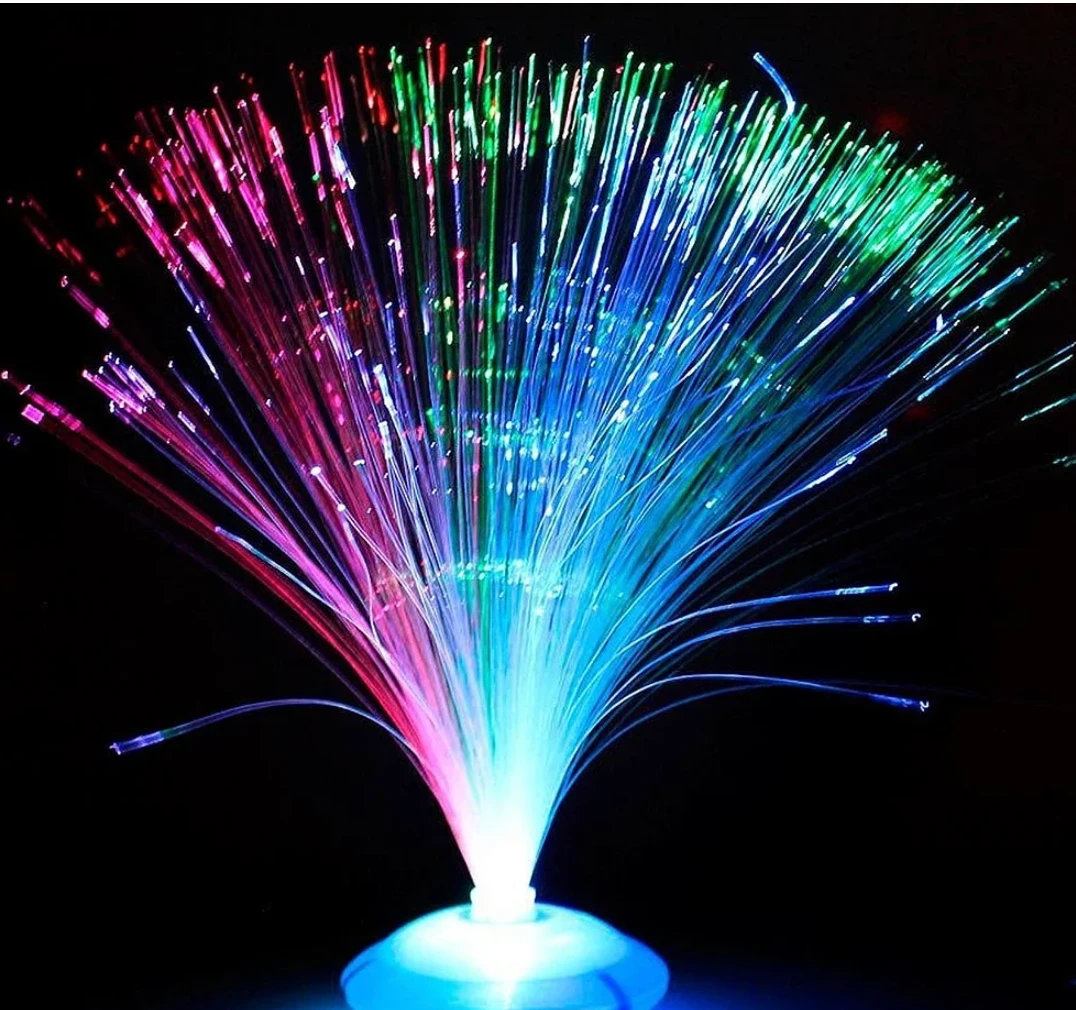 Filamentos de fibra óptica acesos em várias cores